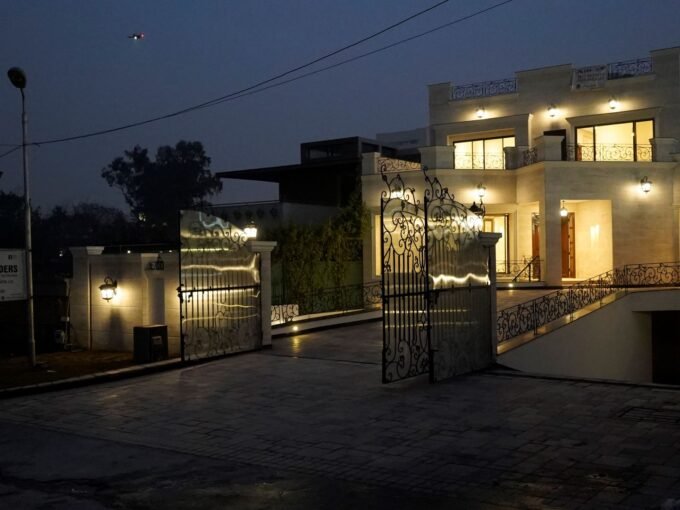 The Duplex Estate – F-7/4